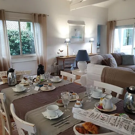La Maison Blanche Couette-café *